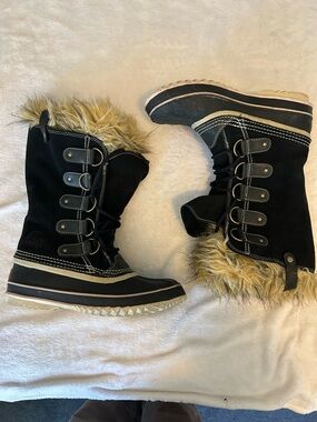 Sorel Black Faux-Fur Trim Lace-Up Winter Boots